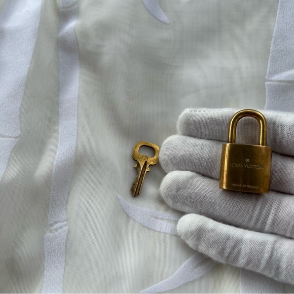 Louis Vuitton Brass Lock and Key 321 - Picture 6 of 16